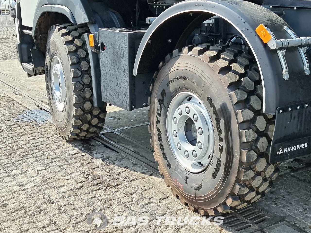 Volvo FMX 460 10X4 Pusher 55T payload Big-Axle 33m3 Euro 6 TIPPER –  Machitruck online marketplace