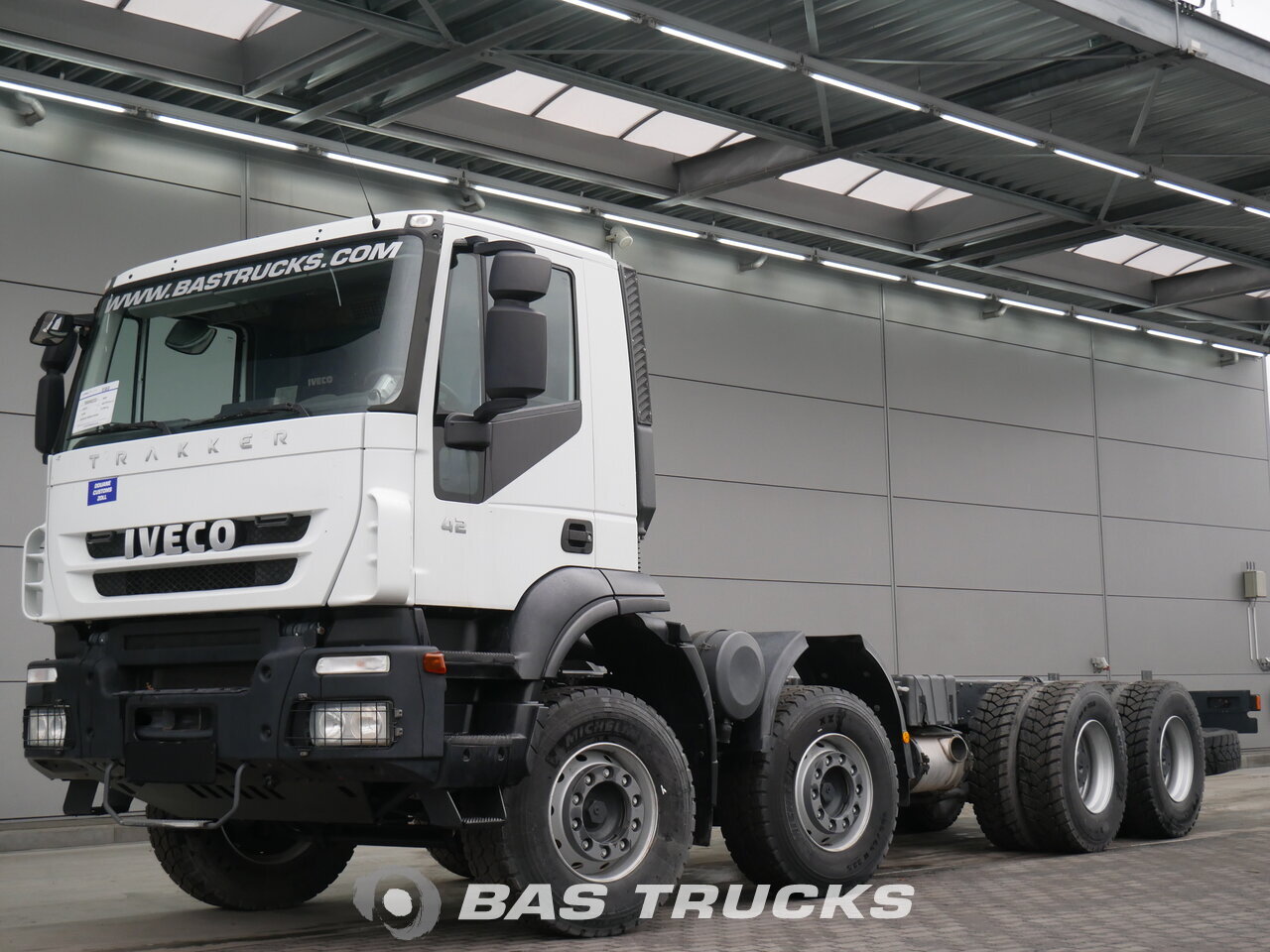 Iveco ad410t-42. Bas грузовик. Бас грузовик. Грузовик бас Нью.